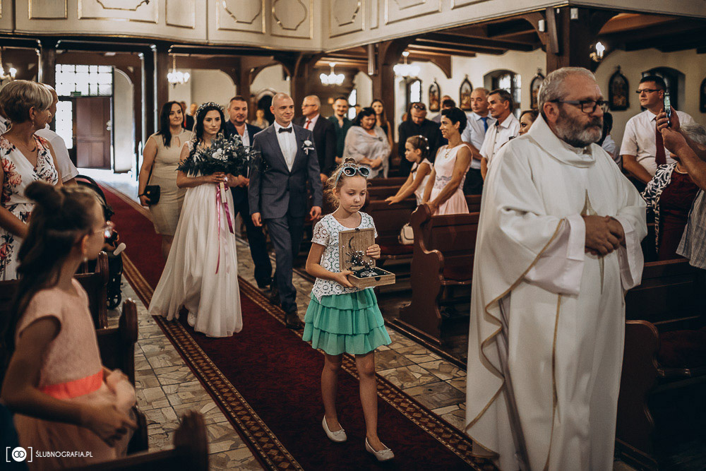 Zdjęcia ślubne Natalii i Konrada ze ślubu w Zielonej Górze oraz wesela w Olchowym Gościńcu