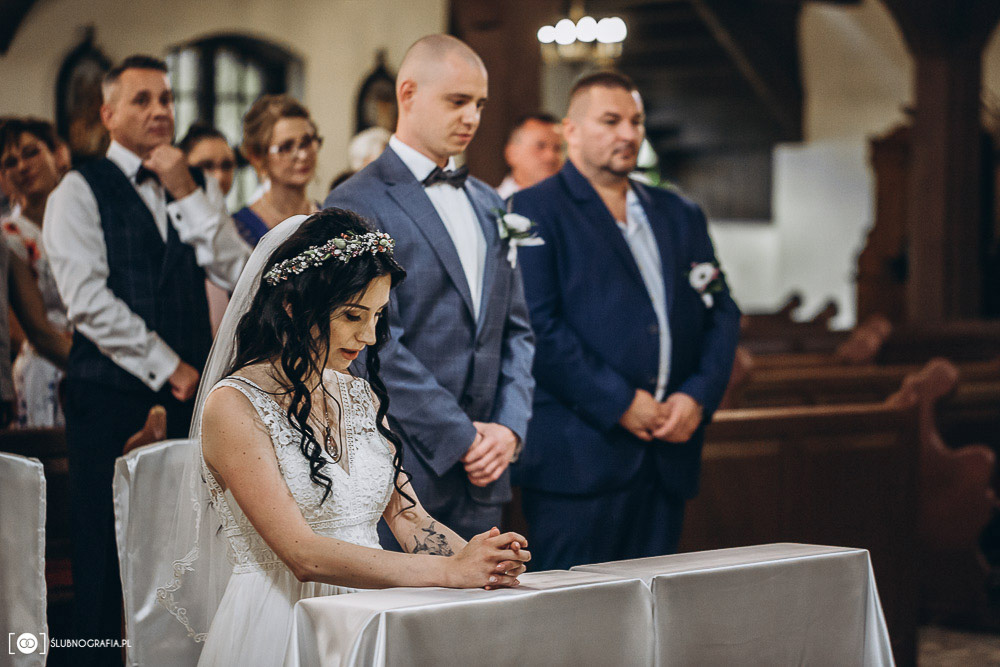 Zdjęcia ślubne Natalii i Konrada ze ślubu w Zielonej Górze oraz wesela w Olchowym Gościńcu