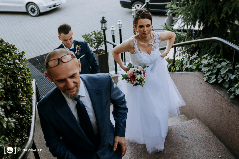 Zdjęcia Oli i Pawła ze ślubu w Przeźmierowie i z wesela w motelu Wzgórza Toskanii
