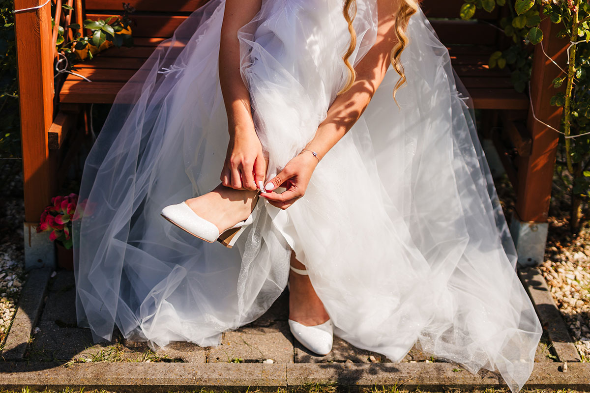 Panna młoda podczas przygotowań – reportaż ślubny