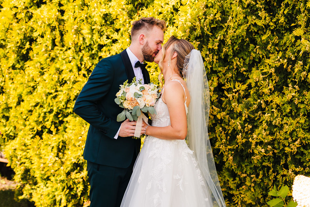 Pierwsze spojrzenie pary młodej w dniu ślubu