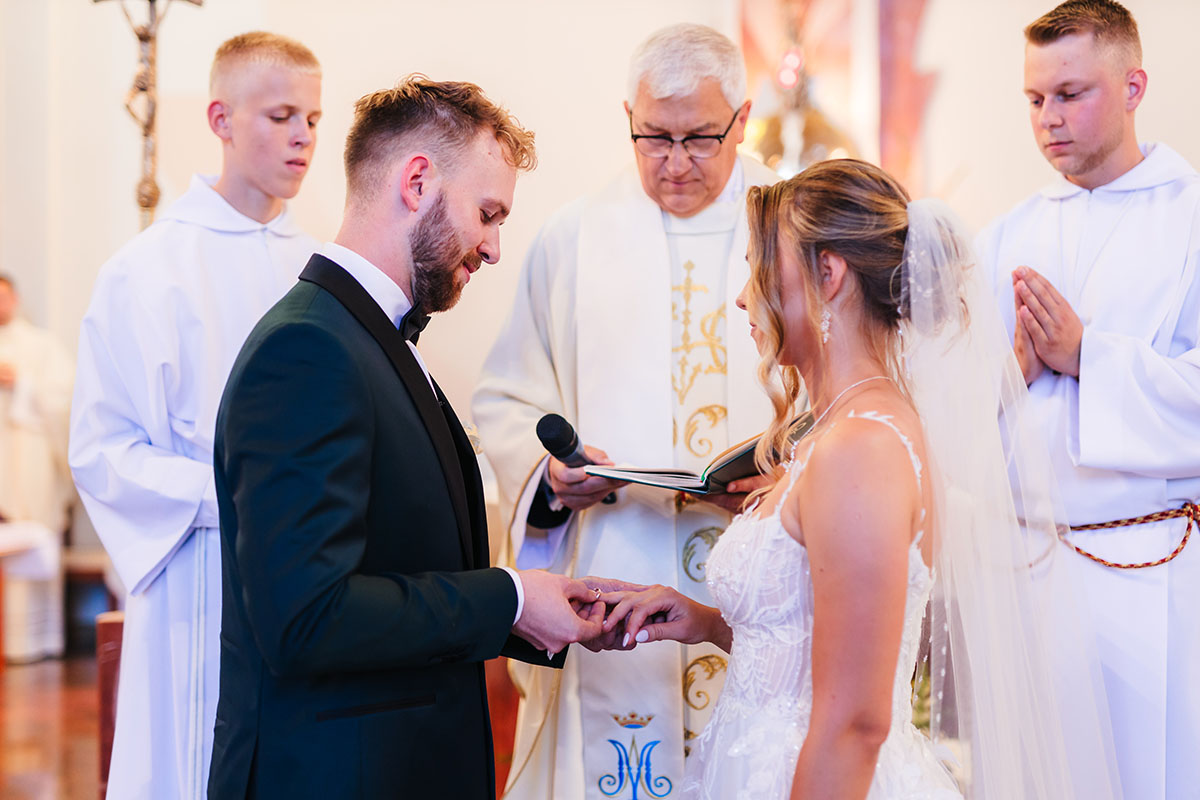Przysięga małżeńska podczas ślubu kościelnego