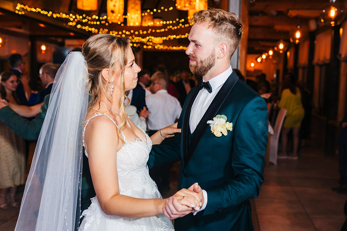 Huczne wesele – emocje i zabawa na parkiecie